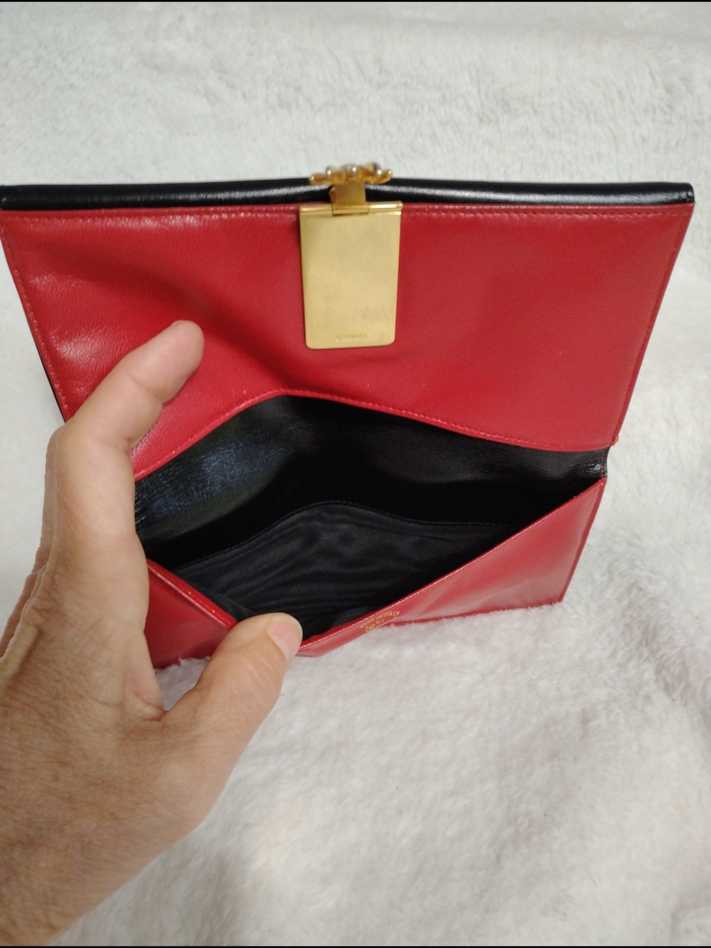 Vintage Gucci Leather " Hand of Gucci"  Clasp Wallet  Circa 1970s - Picture 8 of 15